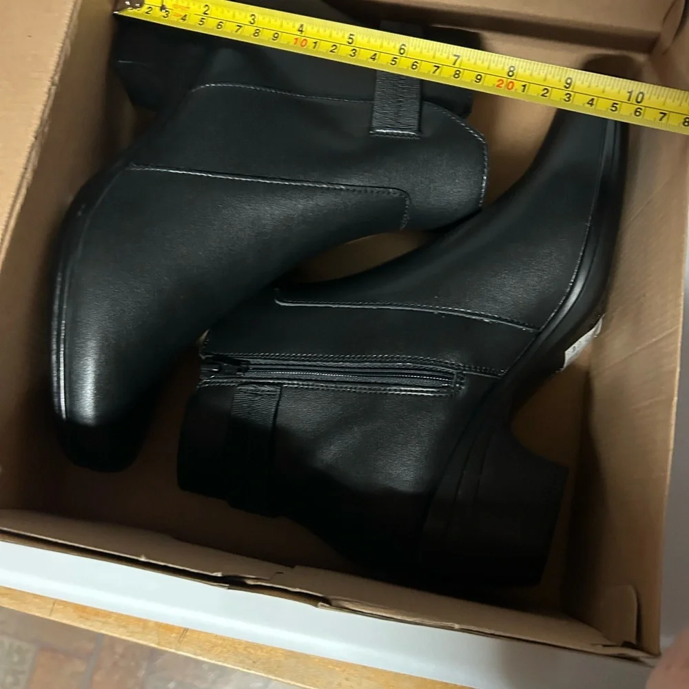 Clark’s Emily Black Leather Ankle  Boots Size 10 NIB